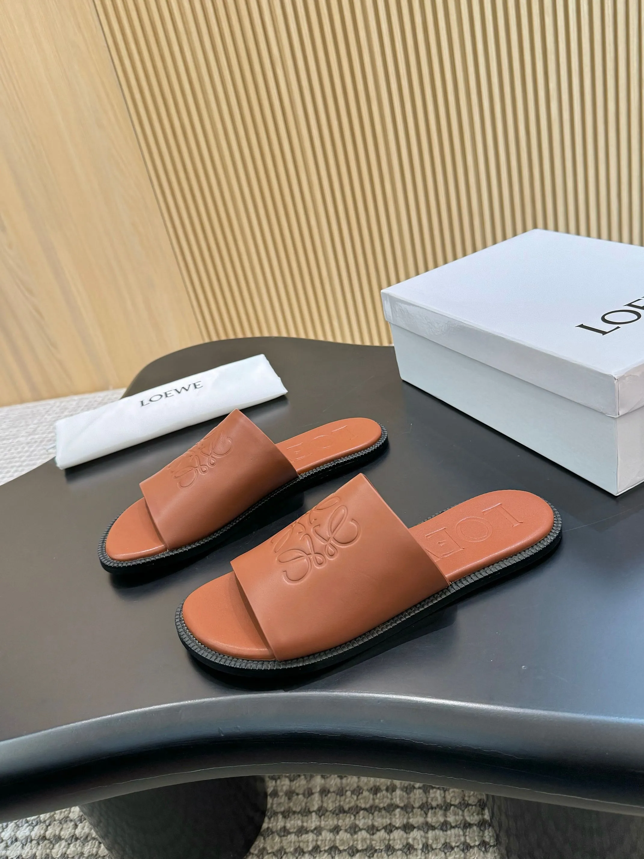 👟👟Ex-factory price 340👟👟 Genuine leather sole +40 LOEWE 25th spring and summer new style, same style for men and women, six colors to choose from. Code number:35-45